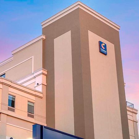 Comfort Inn & Suites Newark Liberty International Airport Exterior photo