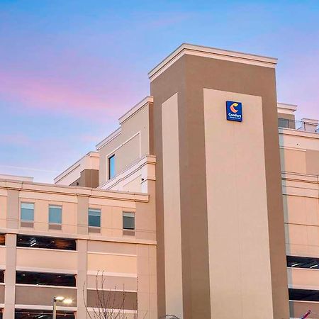 Comfort Inn & Suites Newark Liberty International Airport Exterior photo