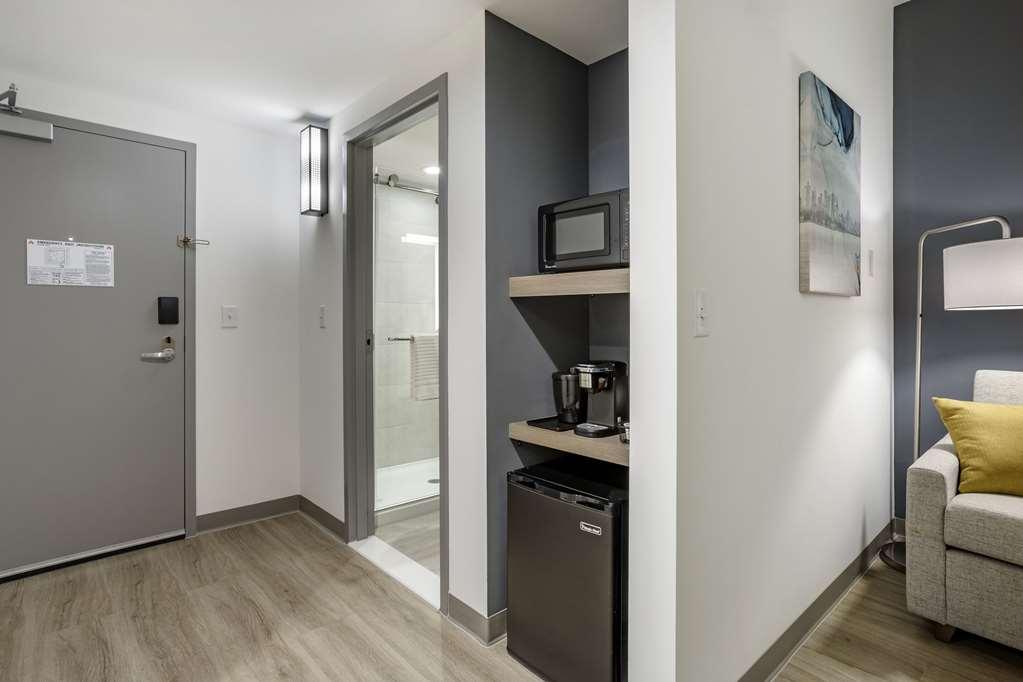 Comfort Inn & Suites Newark Liberty International Airport Room photo