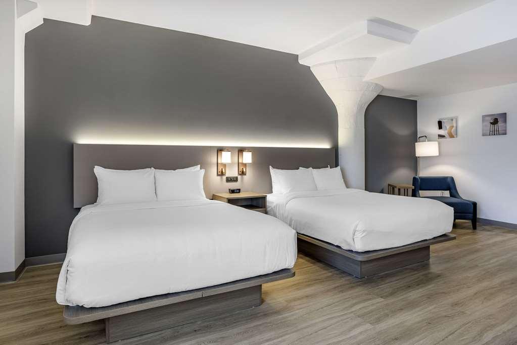 Comfort Inn & Suites Newark Liberty International Airport Room photo