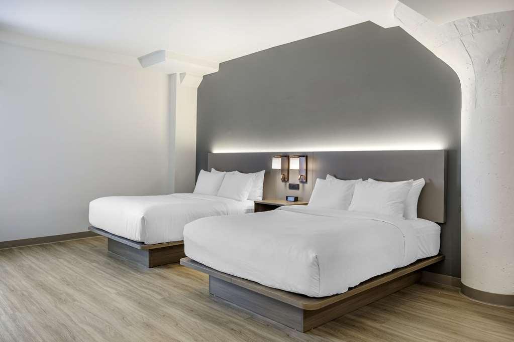 Comfort Inn & Suites Newark Liberty International Airport Room photo
