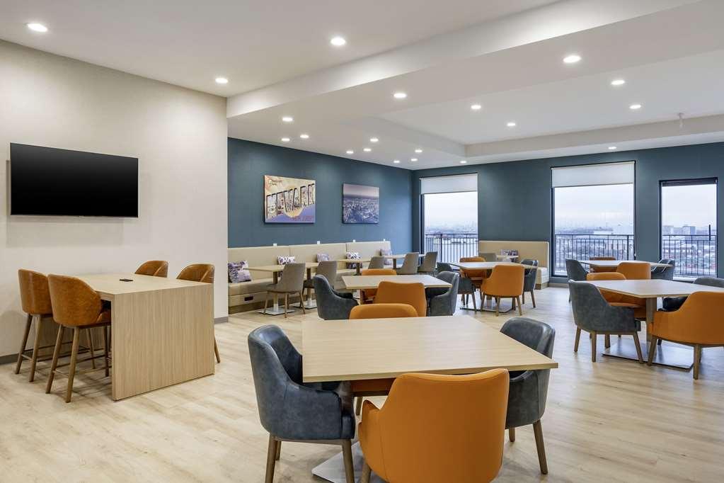 Comfort Inn & Suites Newark Liberty International Airport Restaurant photo