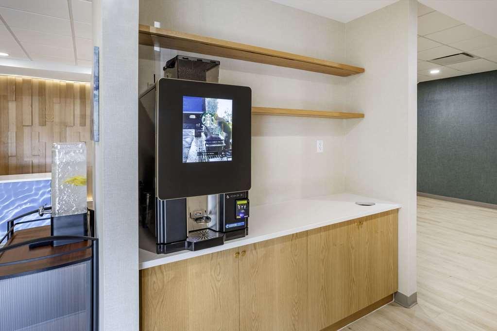 Comfort Inn & Suites Newark Liberty International Airport Restaurant photo