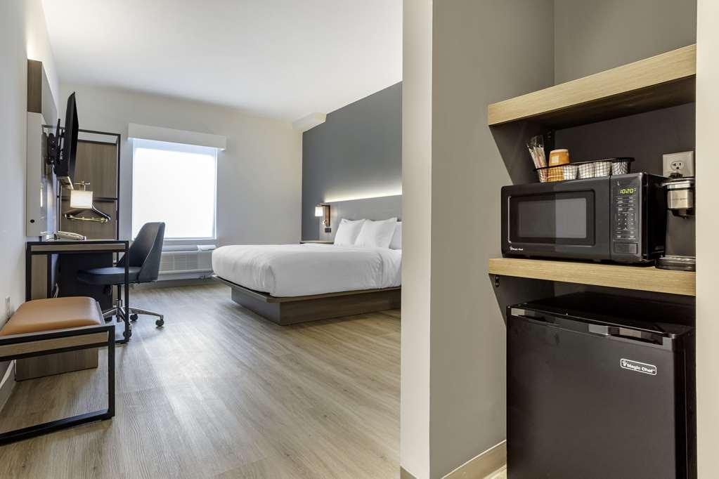Comfort Inn & Suites Newark Liberty International Airport Room photo