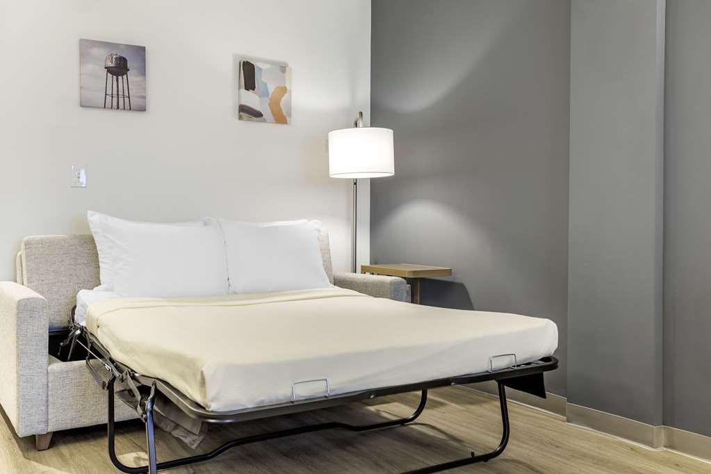 Comfort Inn & Suites Newark Liberty International Airport Room photo