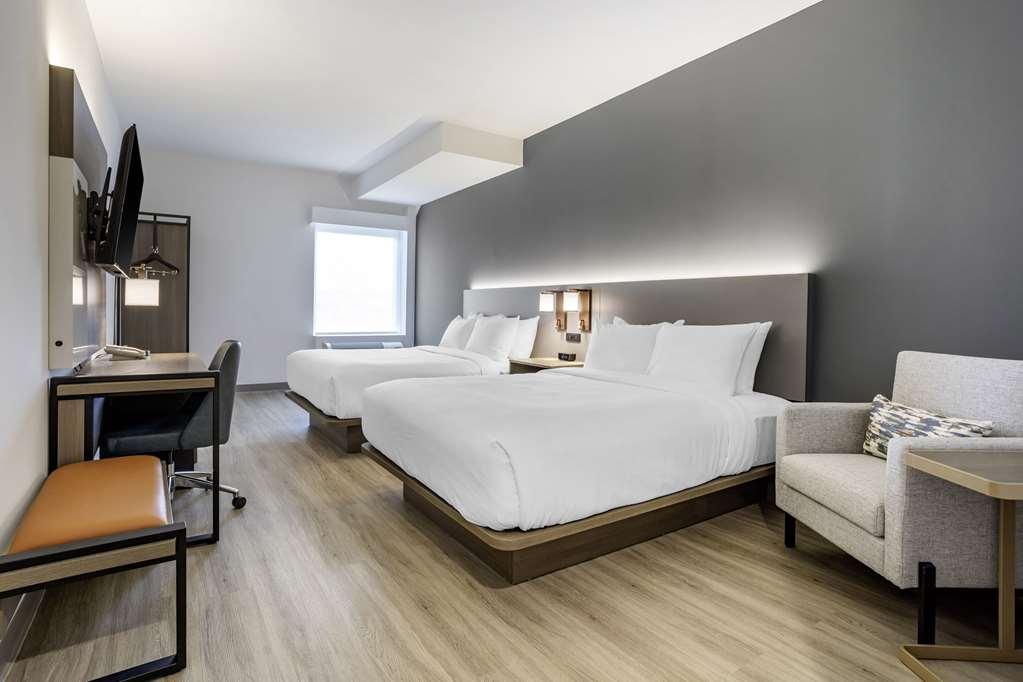 Comfort Inn & Suites Newark Liberty International Airport Room photo
