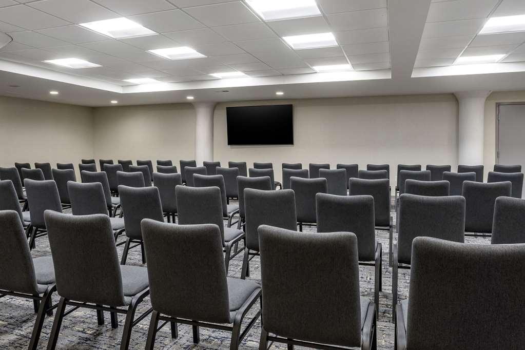 Comfort Inn & Suites Newark Liberty International Airport Facilities photo