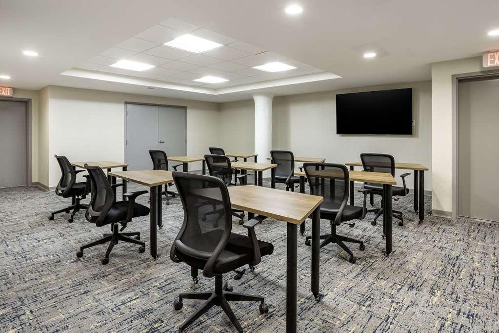 Comfort Inn & Suites Newark Liberty International Airport Facilities photo