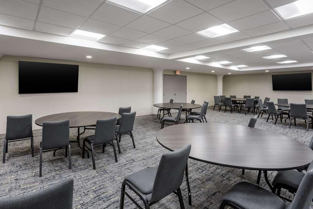 Comfort Inn & Suites Newark Liberty International Airport Facilities photo