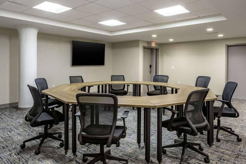 Comfort Inn & Suites Newark Liberty International Airport Facilities photo