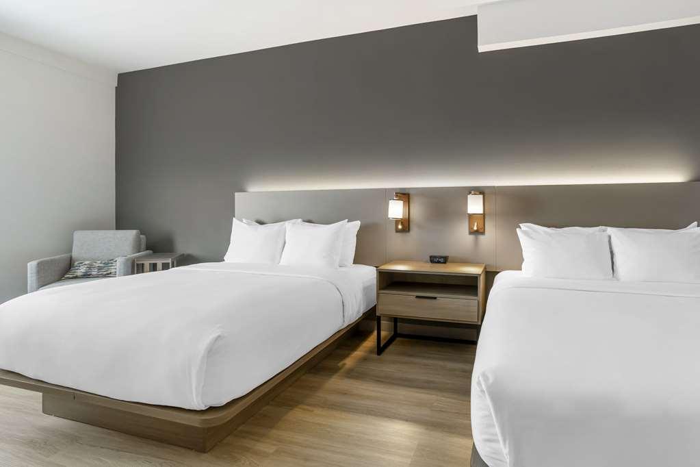 Comfort Inn & Suites Newark Liberty International Airport Room photo