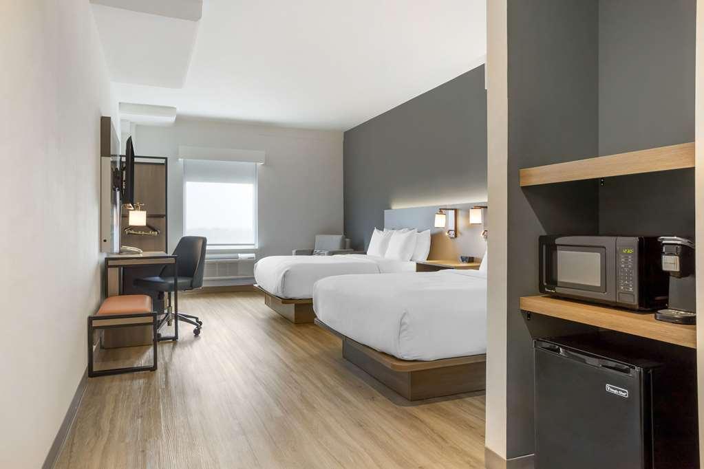 Comfort Inn & Suites Newark Liberty International Airport Room photo