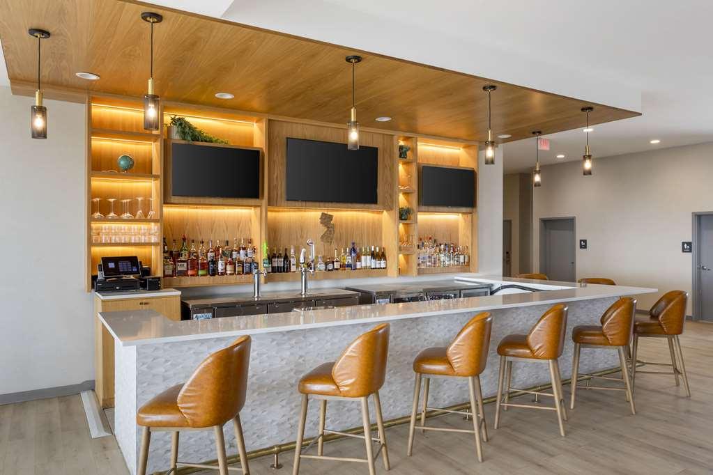 Comfort Inn & Suites Newark Liberty International Airport Restaurant photo