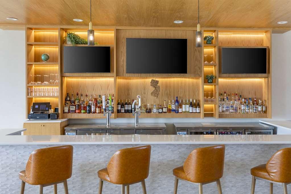 Comfort Inn & Suites Newark Liberty International Airport Restaurant photo