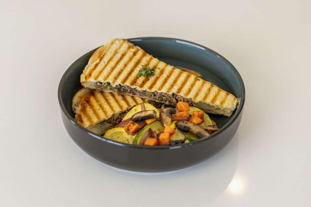 Comfort Inn & Suites Newark Liberty International Airport Restaurant photo
