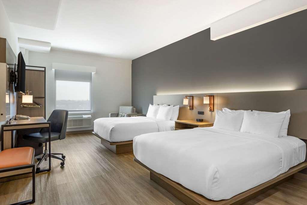 Comfort Inn & Suites Newark Liberty International Airport Room photo