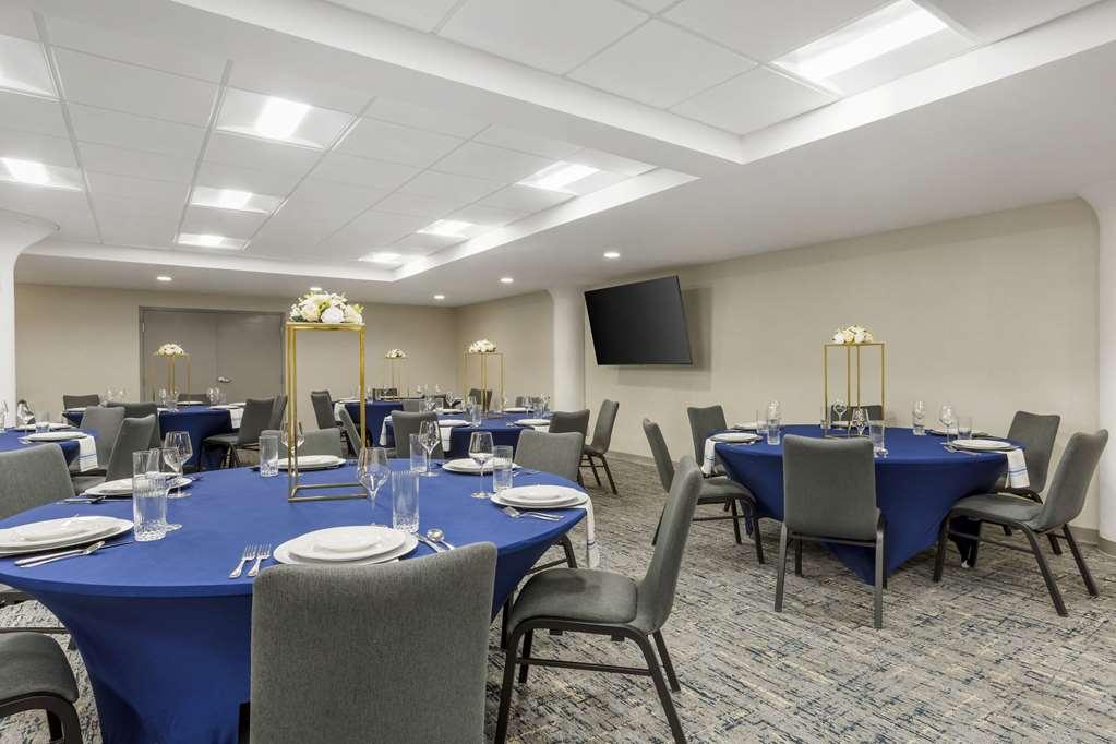 Comfort Inn & Suites Newark Liberty International Airport Facilities photo