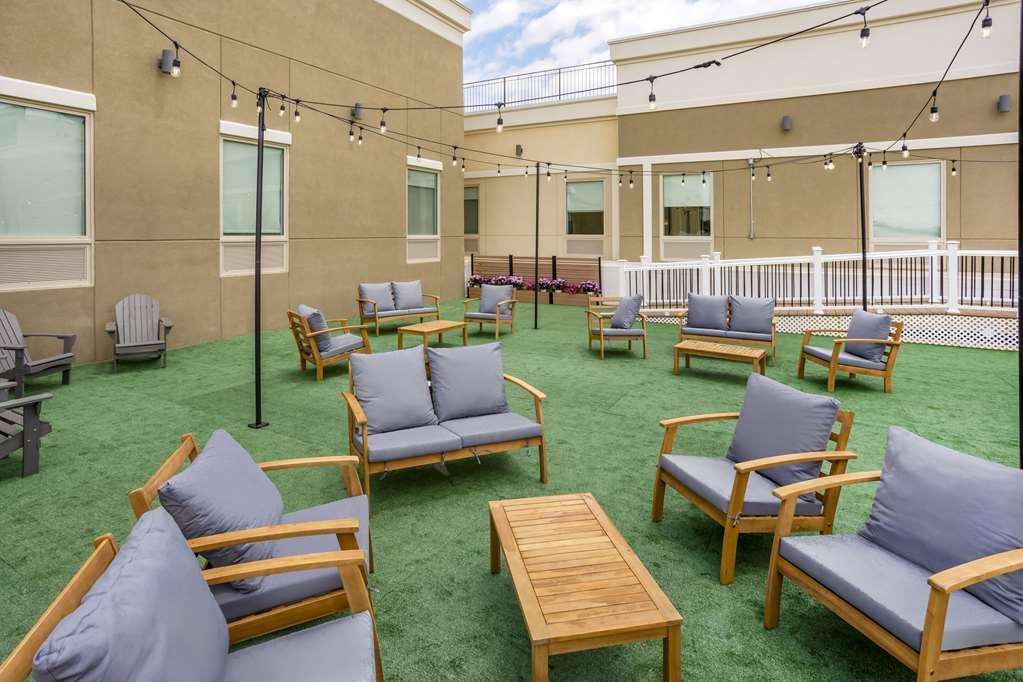 Comfort Inn & Suites Newark Liberty International Airport Facilities photo